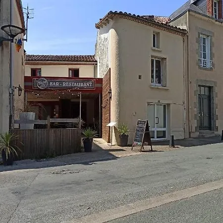 Petite Maison Centre Bourg, 20 Min Du Puy Du Fou * Pouzauges